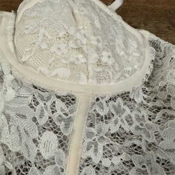 Medium White Lace Underwire Corset Top Removable Straps Adjustable Coquette READ - Picture 2 of 11